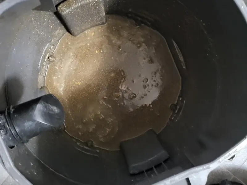 영도구 석션 장비 통에 빨려 나온 오수와 찌꺼기